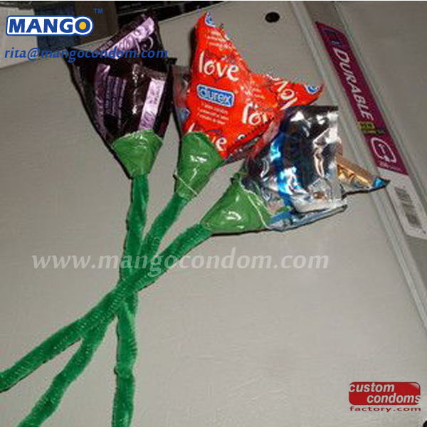 Send him(her) a handmade condom roses for valentine day